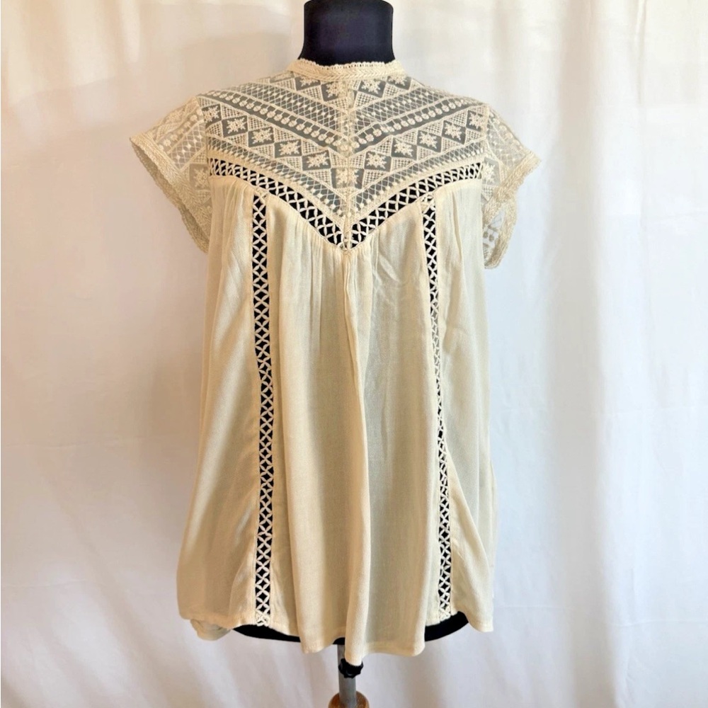Essue Cream Crocheted Lace Top - Size Small NWT